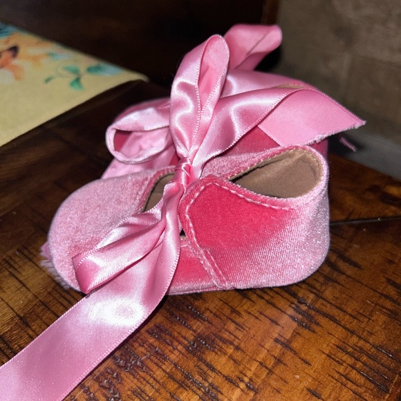 EUC (5 pair) Baby Girls Slip-on Shoes Size 1 & (2 pair) Socks - Picture 12 of 13